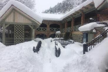 هتل Restaurant Kakhaberi