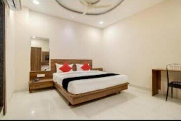 هتل Solitude 24,indore