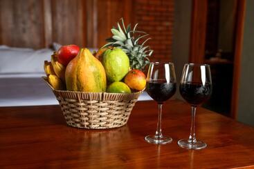هتل Villa Rumassala Luxury Chalets Unawatuna