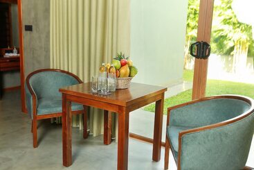 هتل Villa Rumassala Luxury Chalets Unawatuna