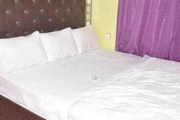 Las Vegas Hotel, Ihembosi
