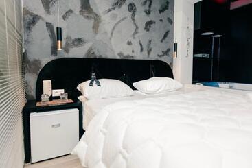 Love Hotel Tirana
