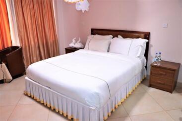 Paleo Hotel And Spa