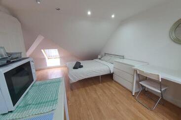 پانسیون Eastwood Rooms