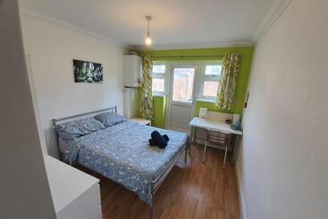 پانسیون Eastwood Rooms