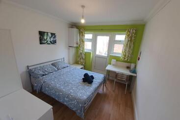 پانسیون Eastwood Rooms