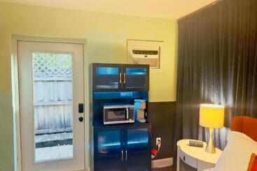 پانسیون Large Gay Men S 1 Bedroom W Gameroom Heated Pool Clothing Optional