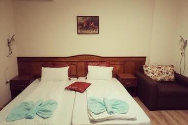 ペンション Guest House Nani