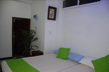 پانسیون Surf Lodge