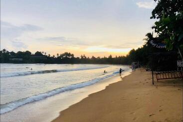 پانسیون Surf Lodge