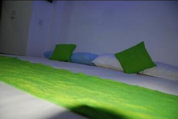 پانسیون Surf Lodge