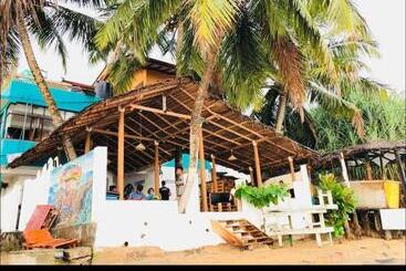 پانسیون Surf Lodge