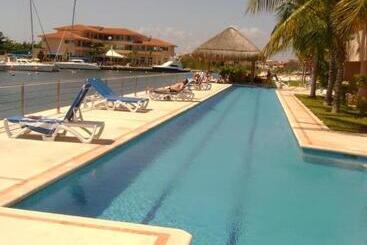 Porto Bello Grand Marina