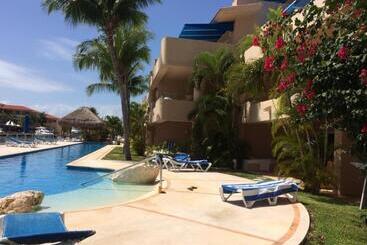 Porto Bello Grand Marina