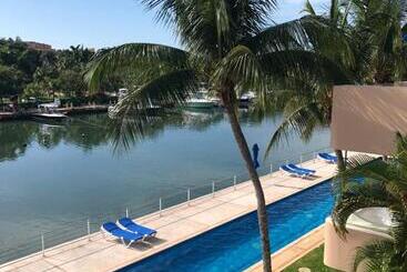 Porto Bello Grand Marina