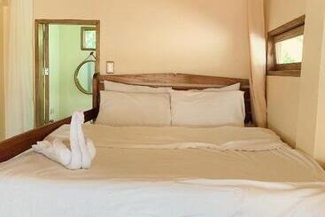استراحتگاه Om Home