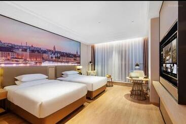 Vienna International Hotel Shenzhen Baolong Subway Station Branch