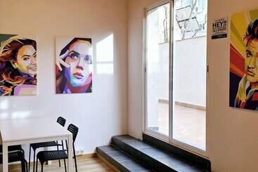 هاستل Arc House Pop Art