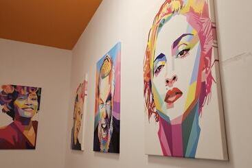 هاستل Arc House Pop Art