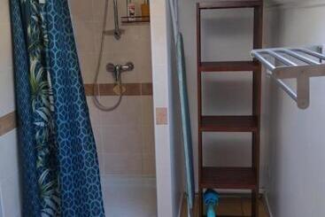 تختخواب و صبحانه Les Oliviers Sous Le Cocotier Chambre D Hôtes