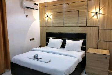 Benington Hotel And Suites