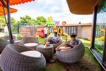 هتل Apple House & Coffee