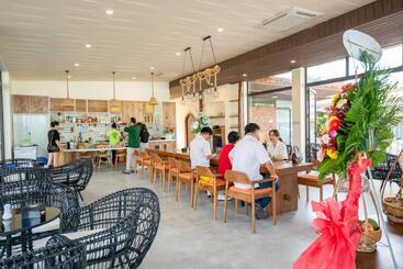 هتل Apple House & Coffee