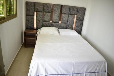 هتل Chalet Lo Tres Hermanos