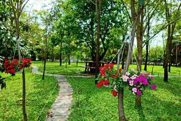 هتل Chomka Thnong Resort