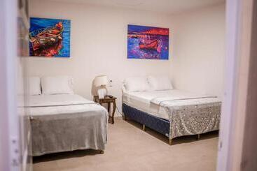هتل Hostal Las Palmeras