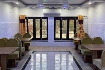 هتل Paradise Dlx