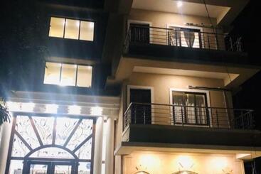 هتل Q 23 Resort & Suites