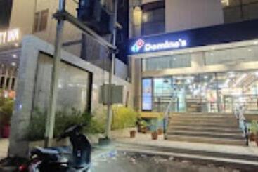 هتل R City Inn Rajkot