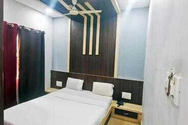 هتل Staymaker Juju Residency