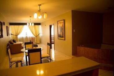 هتل Tropical Inn