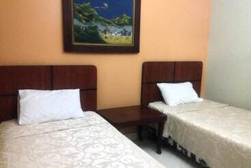 هتل Tropical Inn