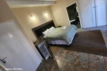 فندق Wampex Guest House Rustenburg