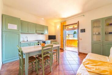Iss Travel Apartaments, Via Del Tirreno 300 M From La Cinta Beach