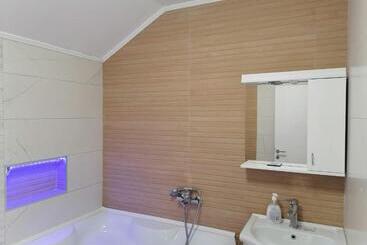 پانسیون Apartmani Lane 1