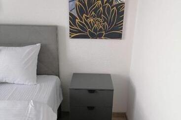پانسیون Apartmani Lane 1