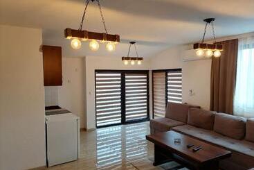 پانسیون Apartmani Lane 1