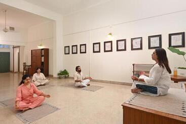 استراحتگاه The Sacred Lotus Ayurveda Wellness Retreat