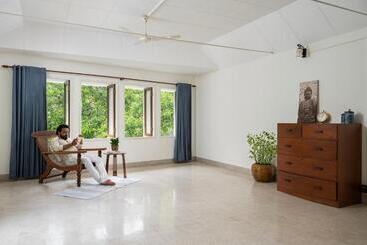 استراحتگاه The Sacred Lotus Ayurveda Wellness Retreat