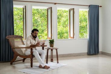 استراحتگاه The Sacred Lotus Ayurveda Wellness Retreat