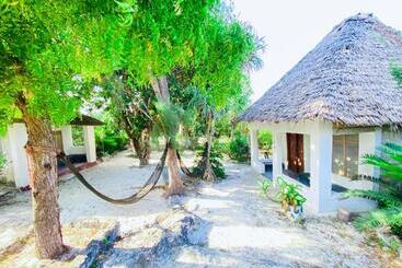 تختخواب و صبحانه Bwejuu Garden View Bungalows