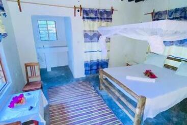 تختخواب و صبحانه Bwejuu Garden View Bungalows