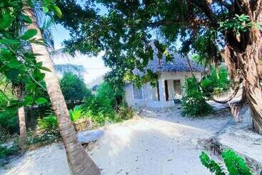 تختخواب و صبحانه Bwejuu Garden View Bungalows
