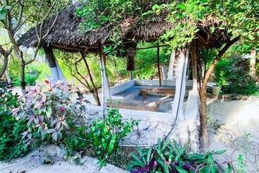 تختخواب و صبحانه Bwejuu Garden View Bungalows