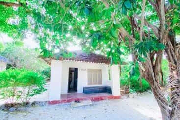 تختخواب و صبحانه Bwejuu Garden View Bungalows