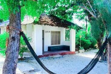 تختخواب و صبحانه Bwejuu Garden View Bungalows